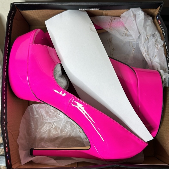 Pink Heels - Picture 3 of 7